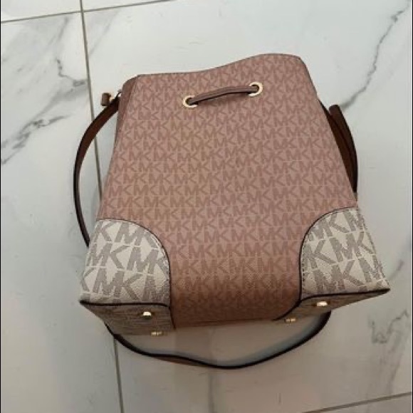 Michael Kors Suri Large Bucket Messenger - Racing Green | eBay Michael kors bucket bag- Large NEW with dust bag